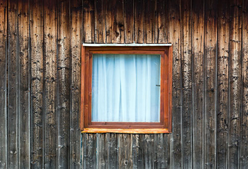 Holzapplikationen an der Fassade
