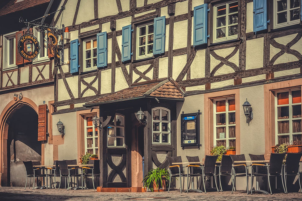 Farben und Materialien für Ihre Fensterumrahmung in Traunstein, Rosenheim oder Wasserburg