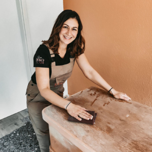 Maren Kogge beim Schleifen - Guidos Deko Queen Dekogirl