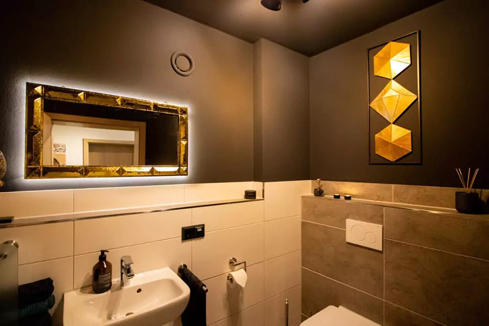 Malermeisterin Kogge - Badezimmer in gold und schwarz