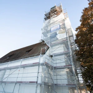 KOGGEUNDCREW Kirchenmalerei Kirche Kirchstätt mit Gerüst KOGGEUNDCREW Kirchenmalerei Kirche Kirchstätt mit Gerüst